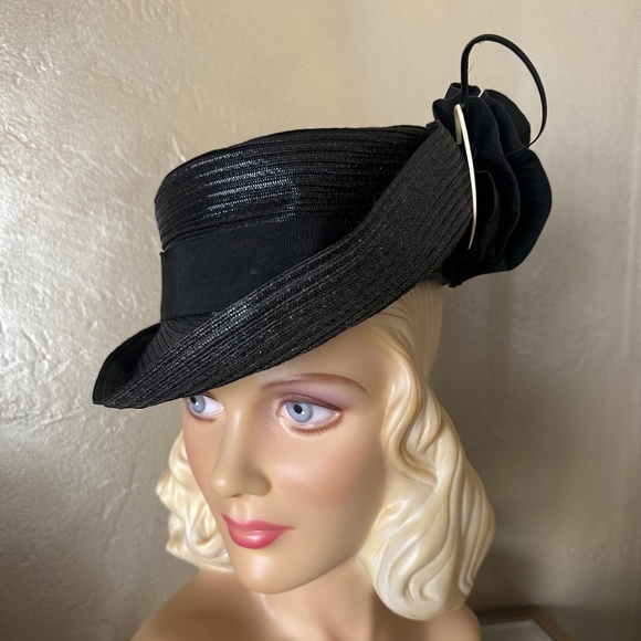 IMPRESSIVE 1940s\' BLACK STRAW FEDORA - GROSGRAIN BAND/BOW + BLACK/WHITE QUILLS main image 10